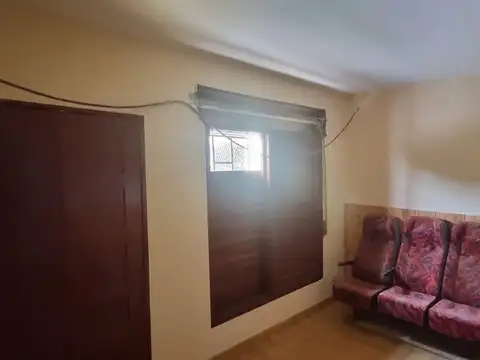 Casa 7 ambientes con 1 baño