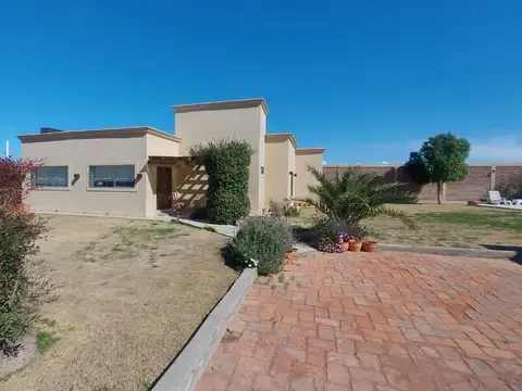 VENTA CASA JUNIN CON QUINCHO Y PILETA