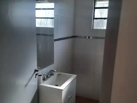 Casa 2 ambientes con 1 baño