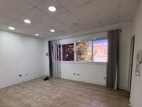 Oficina tipo 4 ambientes con recepción microcentro San Miguel