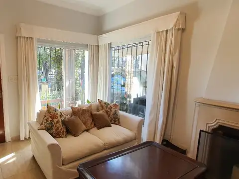 Casa en Alquiler con 1 cochera