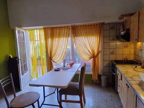 Venta casa 6 amb cochera jardin quincho quilmes