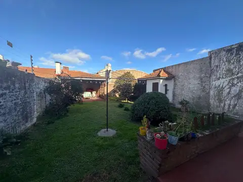 Venta casa 6 amb cochera jardin quincho quilmes