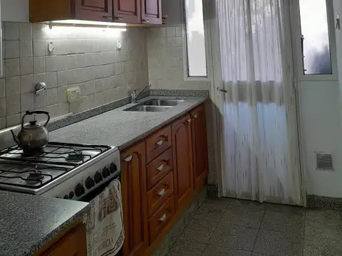 Venta Departamento Semipiso Dos Dormitorios Con Balcon. Barrio Martin