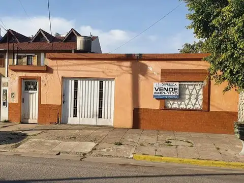 CASA 3 AMB. AMPLIO CON PATIO Y GARAGE