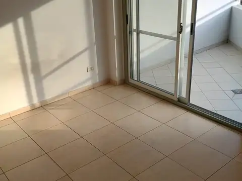 DEPARTAMENTO DE 2 AMBIENTES CON  BALCÓN   AMPLIO Y LUMINOSO 