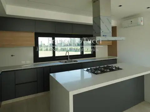 Casa en Venta al Oeste