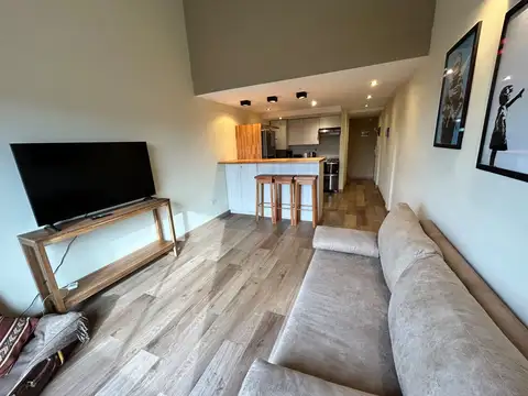 Dúplex remodelado, luminoso y de excelente diseño