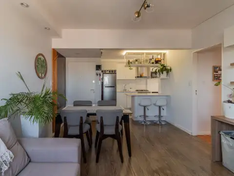 Tres ambientes reciclado a nuevo. Vista abierta. Monte Castro. Apto Crédito