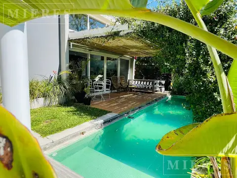 Casa 7 ambientes con 2 baños