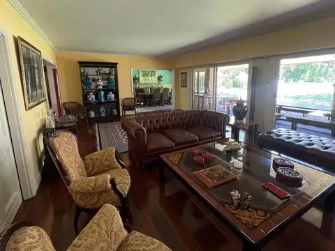Casa en Venta con 2 cocheras