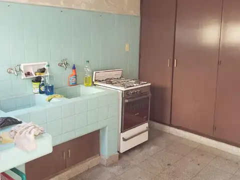 Casa 12 ambientes con 4 baños