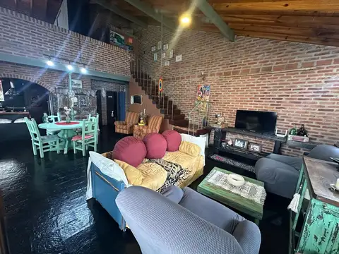 Casa en Venta con 3 cocheras