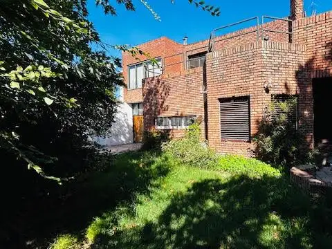 Casa de 5 ambientes venta Lomas de Zamora este