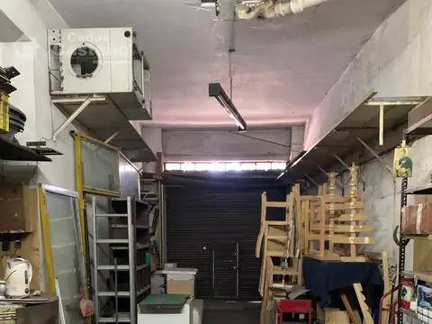 Local/Galpón con Entrada Para Camioneta y con Patio de 15m2