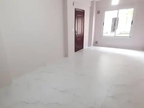 Diagonal Brown 1500, Piso P.B.