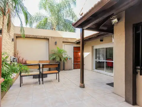 Venta casa 5 ambientes Liniers cochera y patio