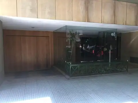 Laprida 1259 e/ Charcas y General Mansilla