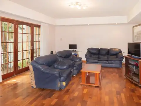 VENTA DE CASA DE 4 DORMITORIOS CON PILETA, COCHERA Y JARDÍN EN ROSARIO- OV LAGOS AL 1300
