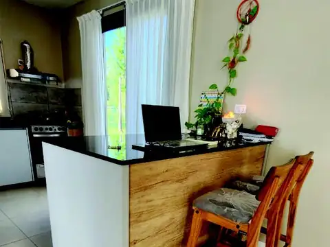 Casa 5 ambientes con 1 baño