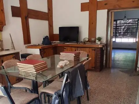 Casa en Alquiler con 1 cochera