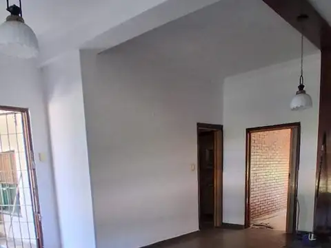 Casa 4 ambientes con 1 baño