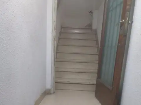 Casa 6 ambientes con 2 baños