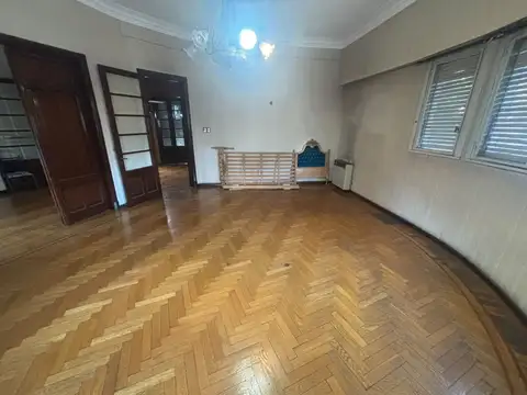 Oficina 6 ambientes con 2 baños