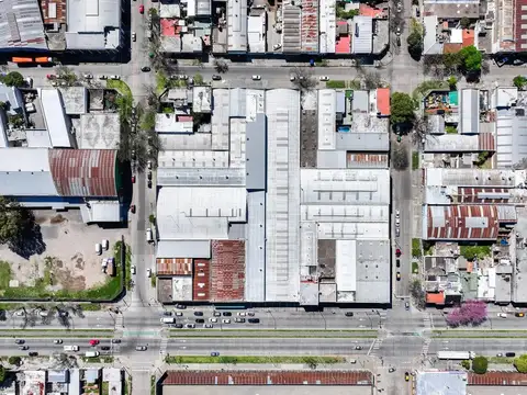 Av. 27 de Febrero  al 3700