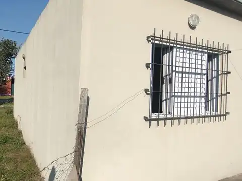 Se Vende Casa 2 dorm-Barrio Nazareth- Reconquista