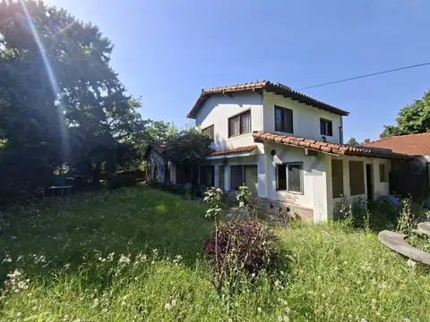 Casa en Venta con 4 cocheras