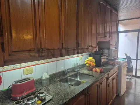 Departamento 8 ambientes con 3 baños