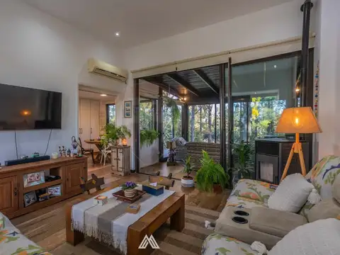 Av de los Horneros 100