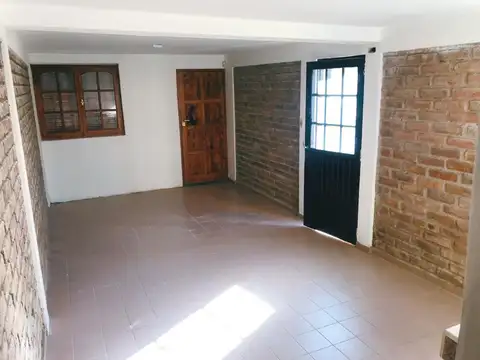 Casa en Alquiler con 2 cocheras