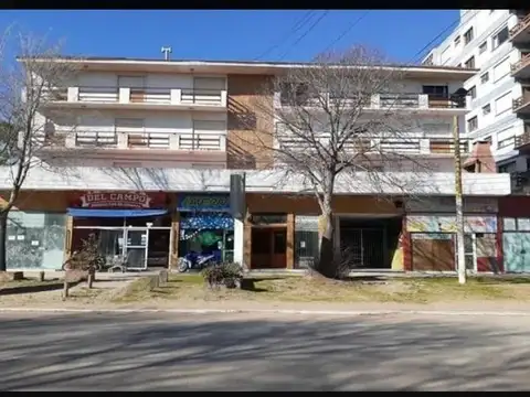 Avenida 3 e/ Paseo 142 Bis y 143