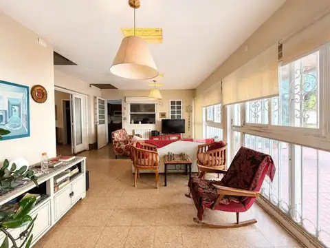 Casa 5 ambientes con 3 baños