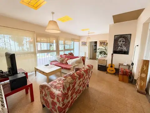 Casa en Venta con 4 cocheras