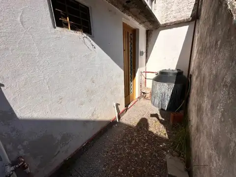 PROPIEDAD AMPLIA CON DEPARTAMENTO Y LOCAL A LA VENTA EN MERLO - BS.AS.