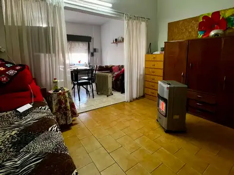 Casa 4 ambientes con 2 baños