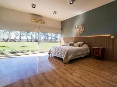 VENTA/PERMUTA Casa de lujo 4 dormitorios. Los Raigales, Roldan