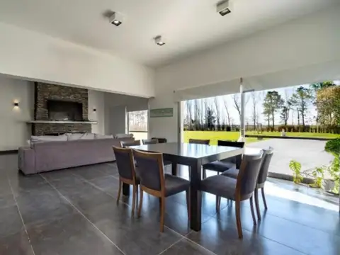 Casa 7 ambientes con 4 baños