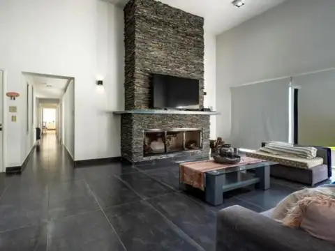 Casa 7 ambientes con 4 baños