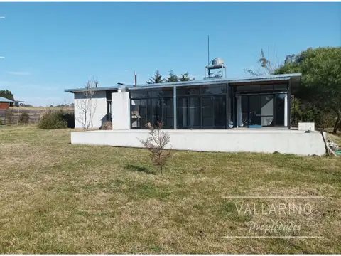 Casa en venta c/ cochera en Colón