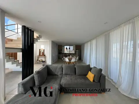 Casa 7 ambientes con 5 baños