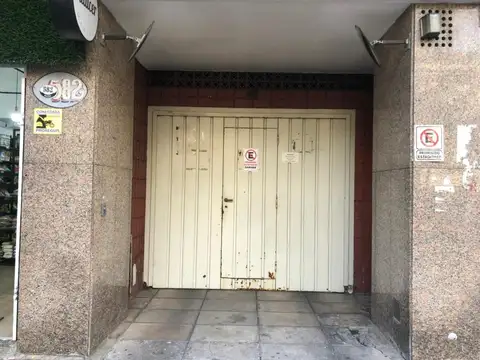 COCHERA EN ALQUILER - FLORES