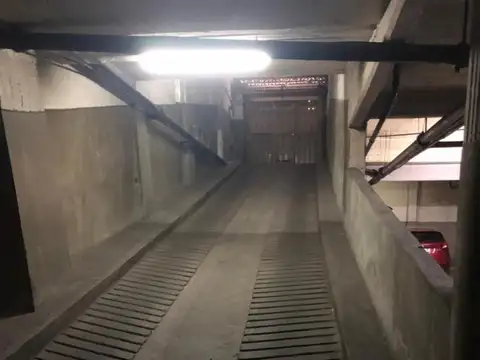 COCHERA EN ALQUILER - FLORES