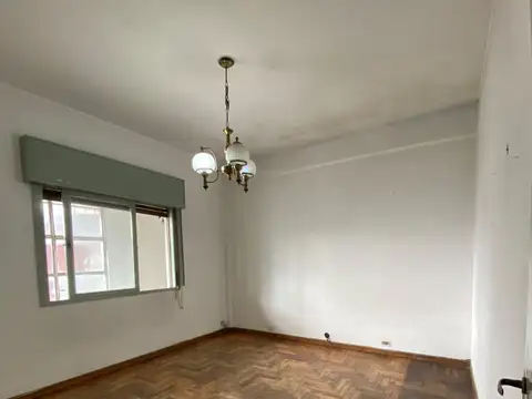 Av. Nestor Kirchner 3600, Piso 1