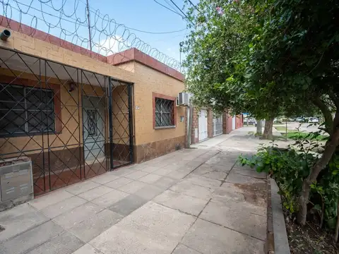 Se vende casa a 100m de Aristóbulo del Valle