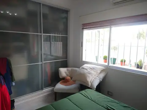 Vende Hermoso Depto 3 Ambientes Con 2 Patios, Parrilla, Y Jardin De Invierno