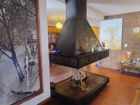 Casa 5 ambientes con 2 baños